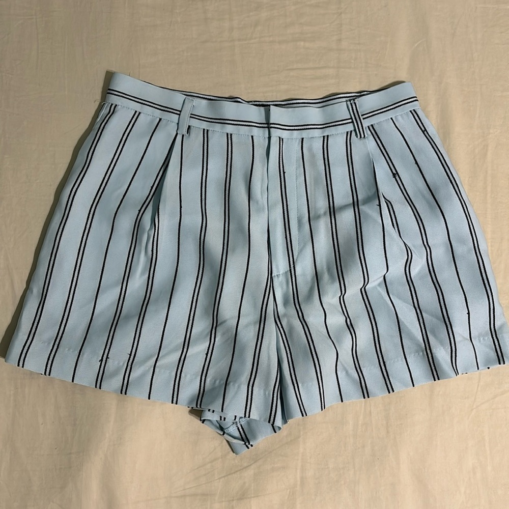 Cute shorts from forever 21, worn once, perfect condition. Size S